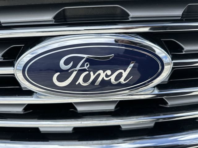 Used 2024 Ford Edge Titanium image 10