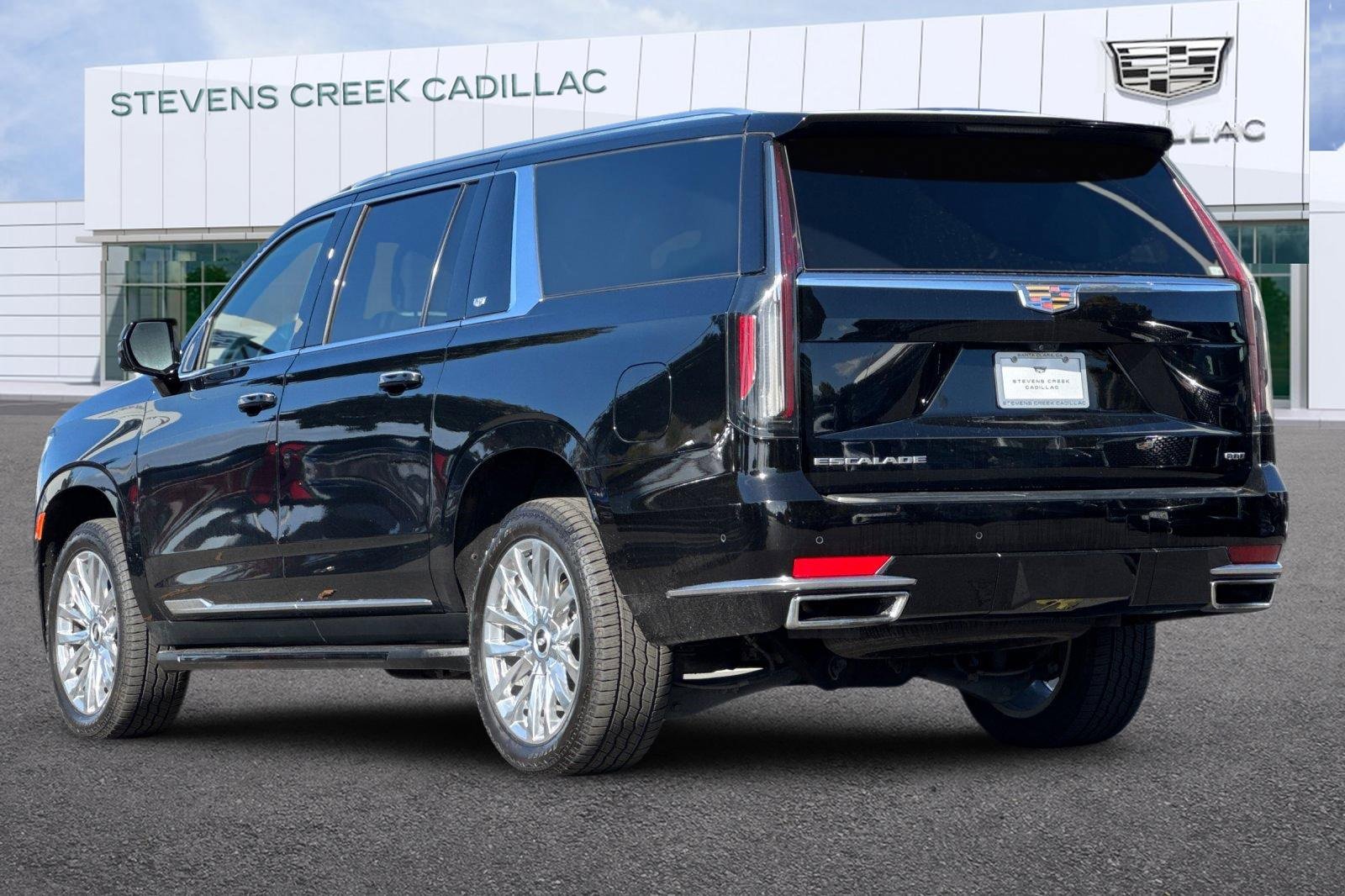 Used 2023 Cadillac Escalade ESV Premium Luxury image 5