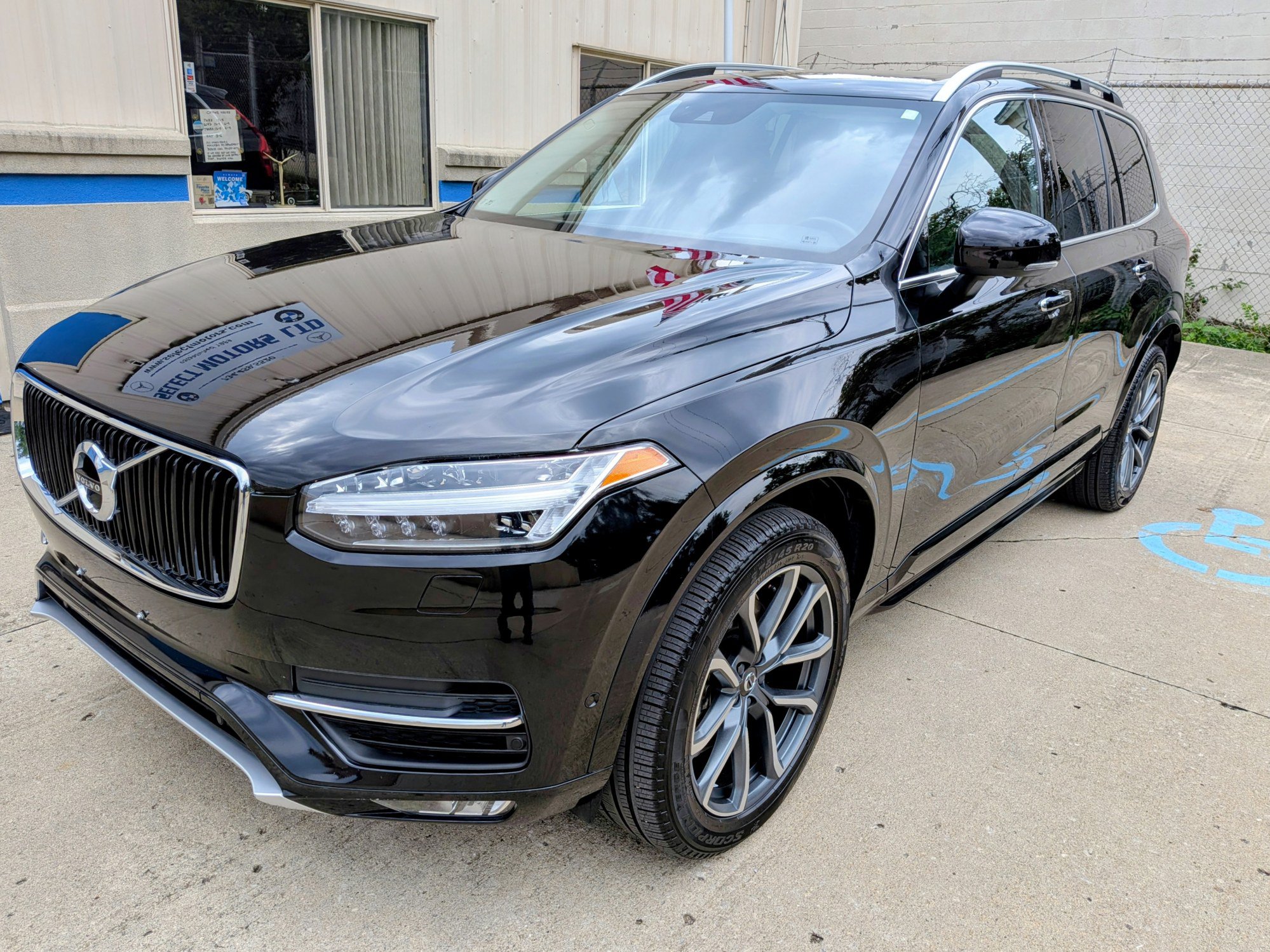 Used 2018 Volvo XC90 T6 Momentum w/ Convenience Package