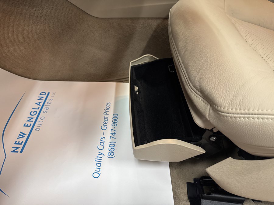 Used 2014 Mercedes-Benz E 350 4MATIC Sedan image 11