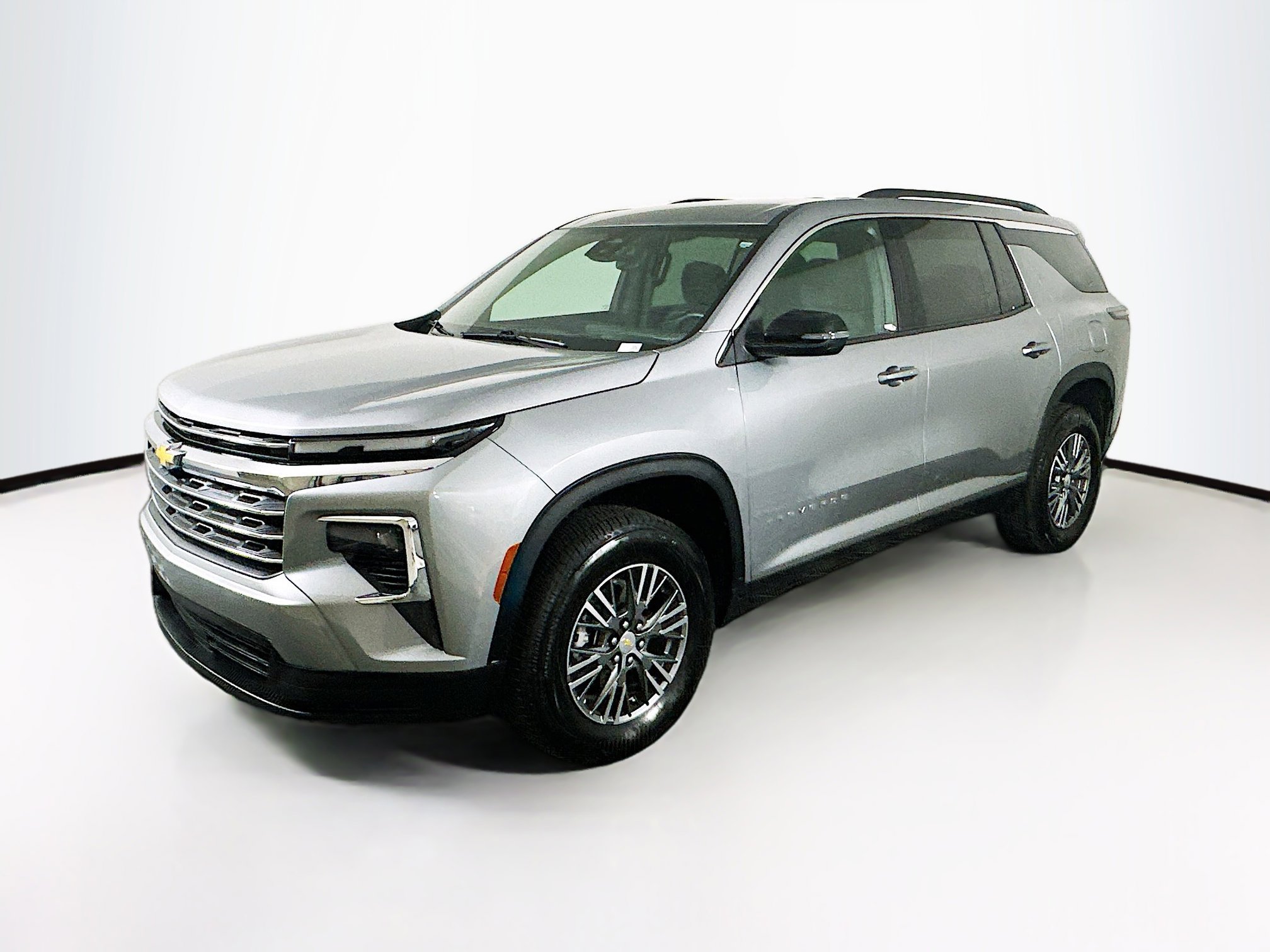Used 2025 Chevrolet Traverse LT image 3