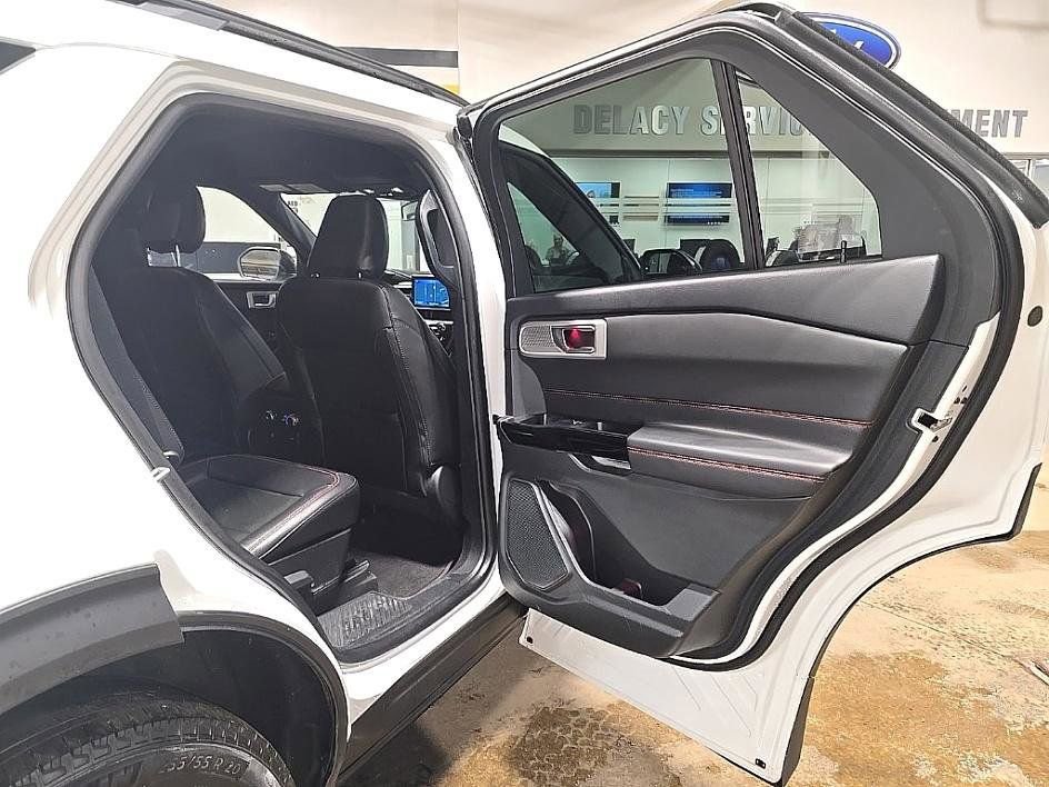 Used 2023 Ford Explorer ST-Line image 31