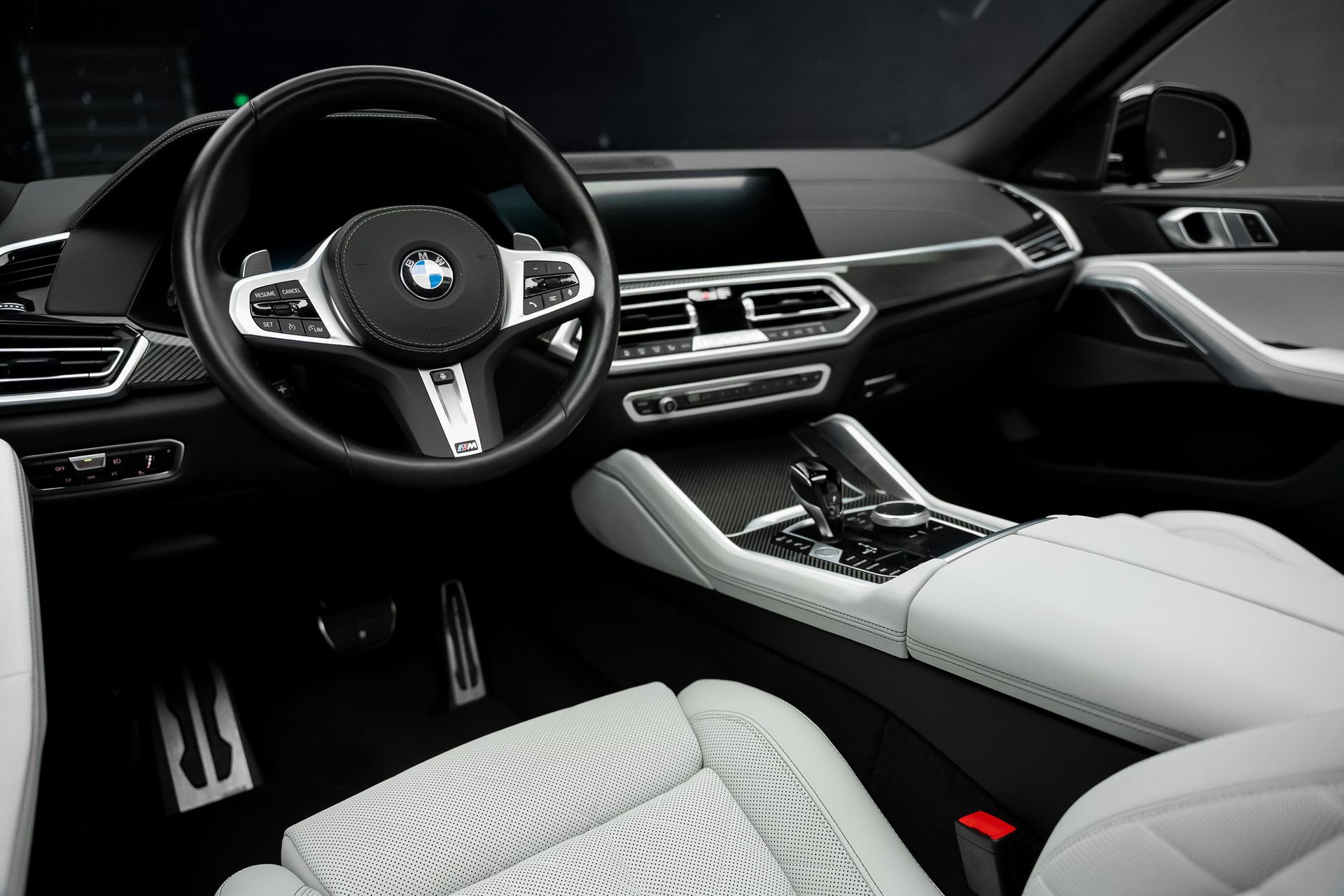 Used 2023 BMW X6 M50i w/ Parking Assistance Package AWD/4WD image 2