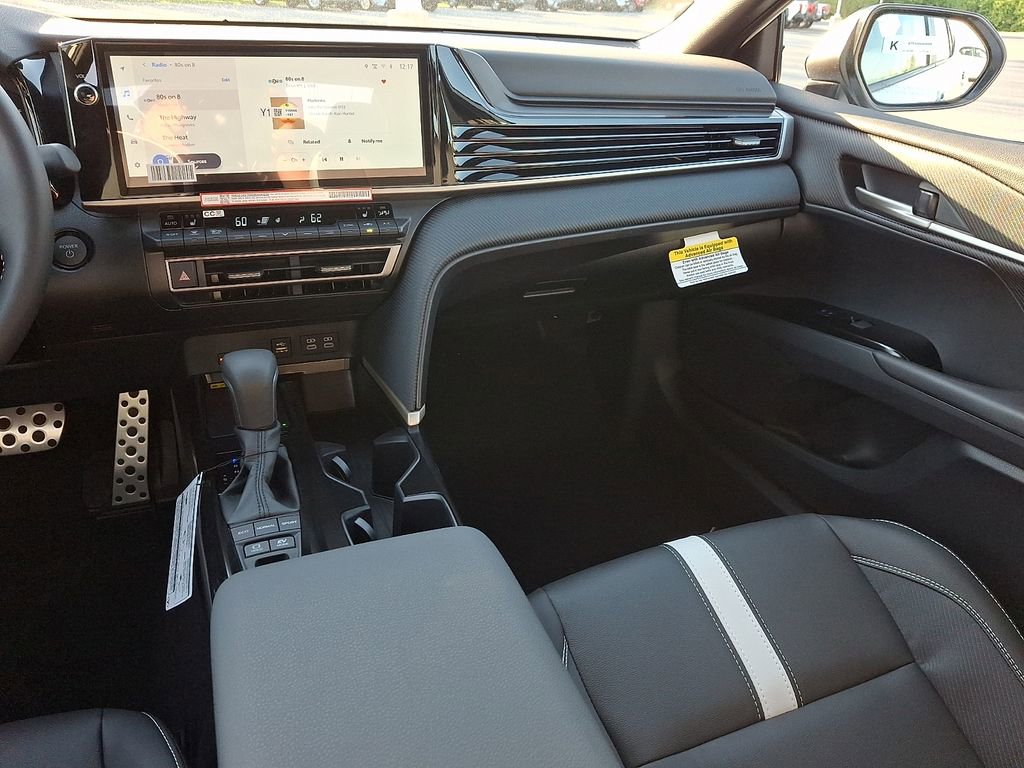 New 2026 Toyota Camry Hybrid FWD image 12