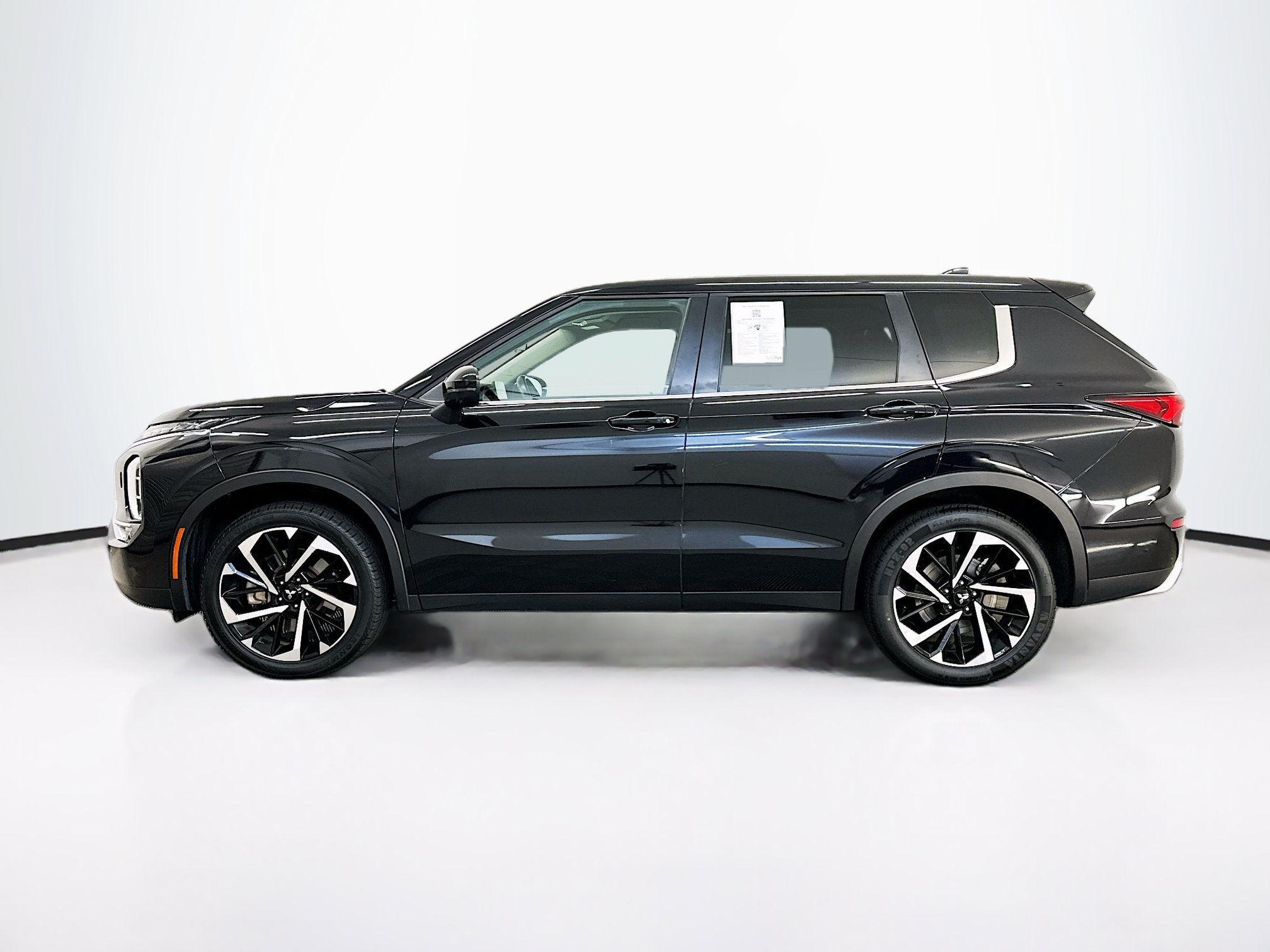 Used 2024 Mitsubishi Outlander SE AWD/4WD image 4