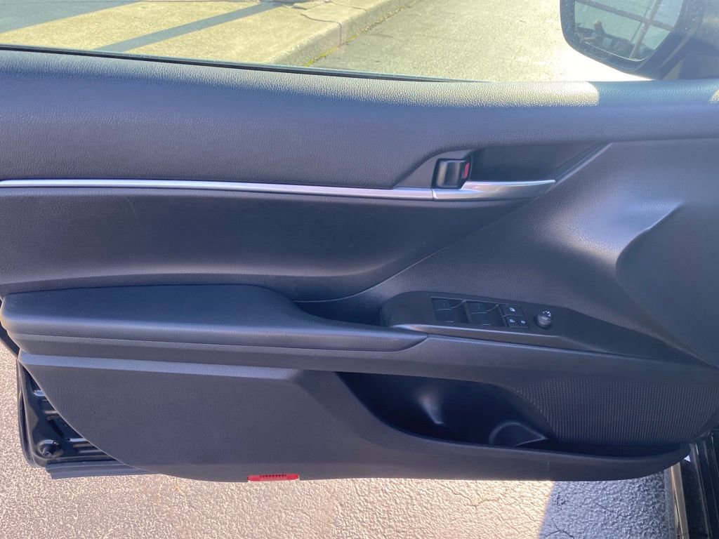 Used 2022 Toyota Camry SE FWD image 14