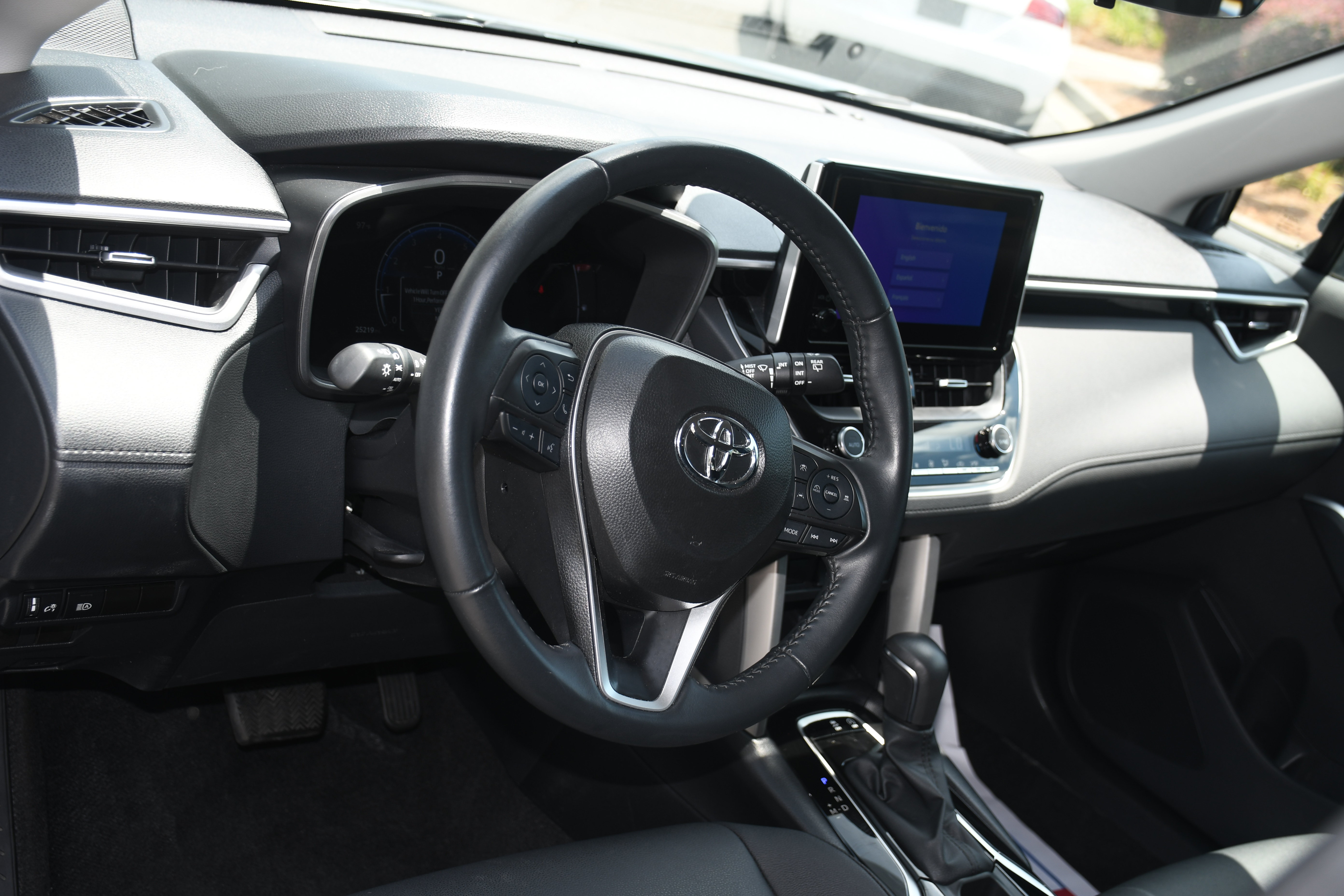 Certified 2025 Toyota Corolla Cross XLE FWD image 8