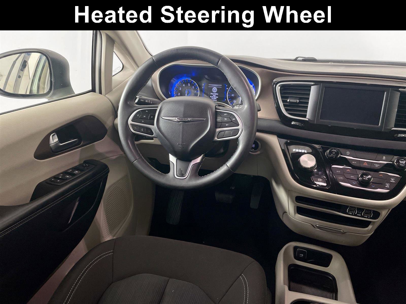 Used 2022 Chrysler Voyager LX image 2