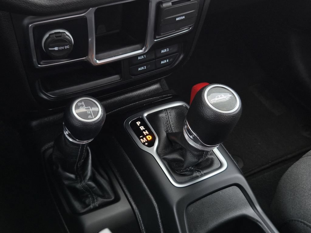 Used 2024 Jeep Gladiator Sport AWD/4WD image 18