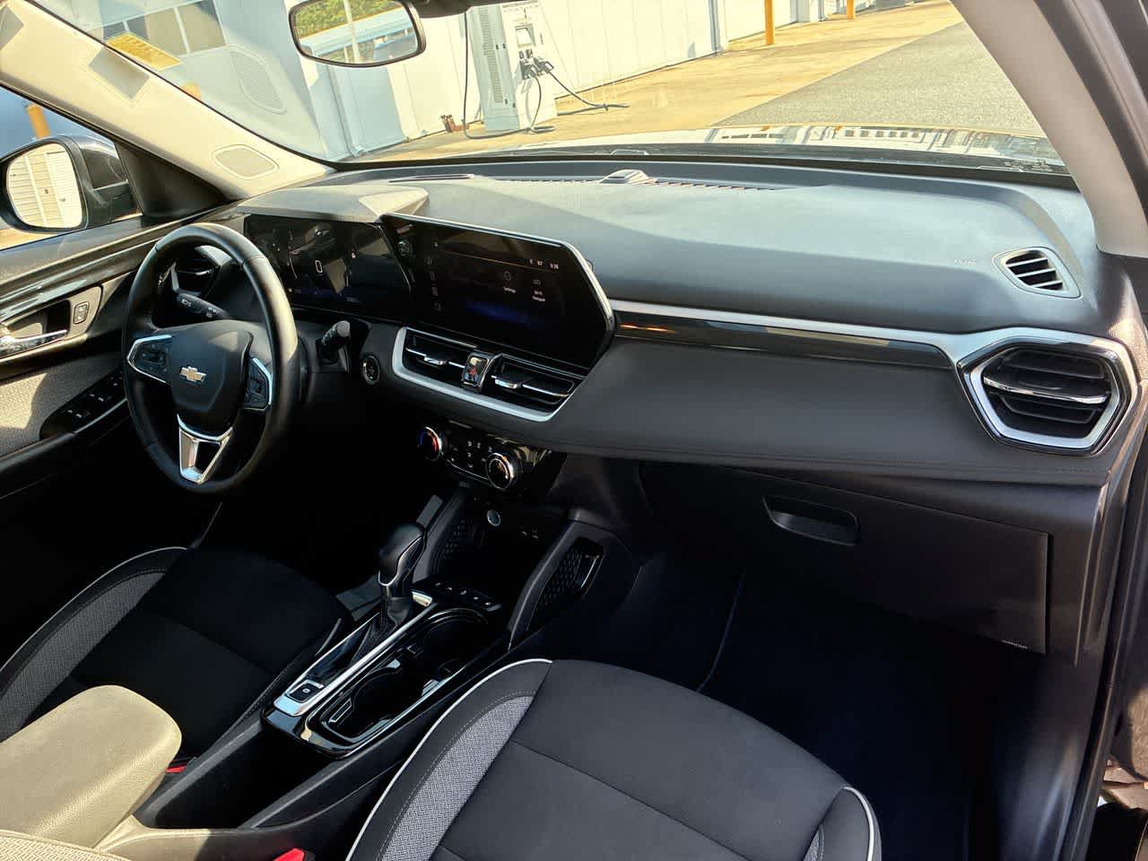 Used 2024 Chevrolet TrailBlazer LT w/ LT Cold Weather Package FWD image 26