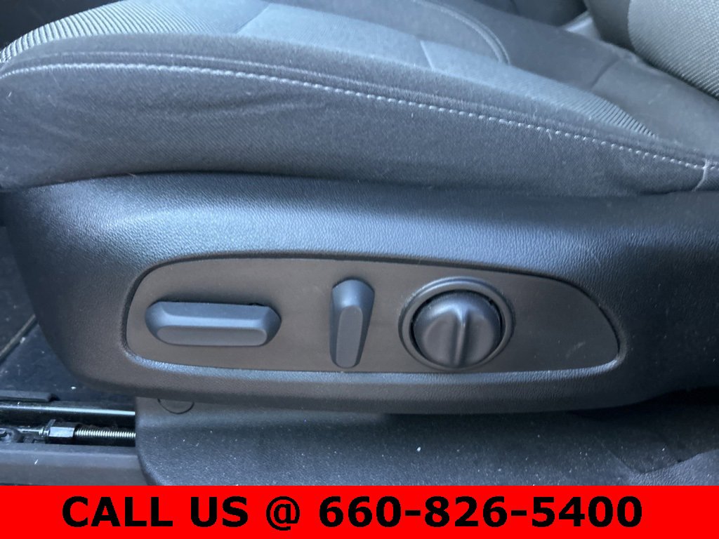 Used 2023 Chevrolet Traverse LT image 14