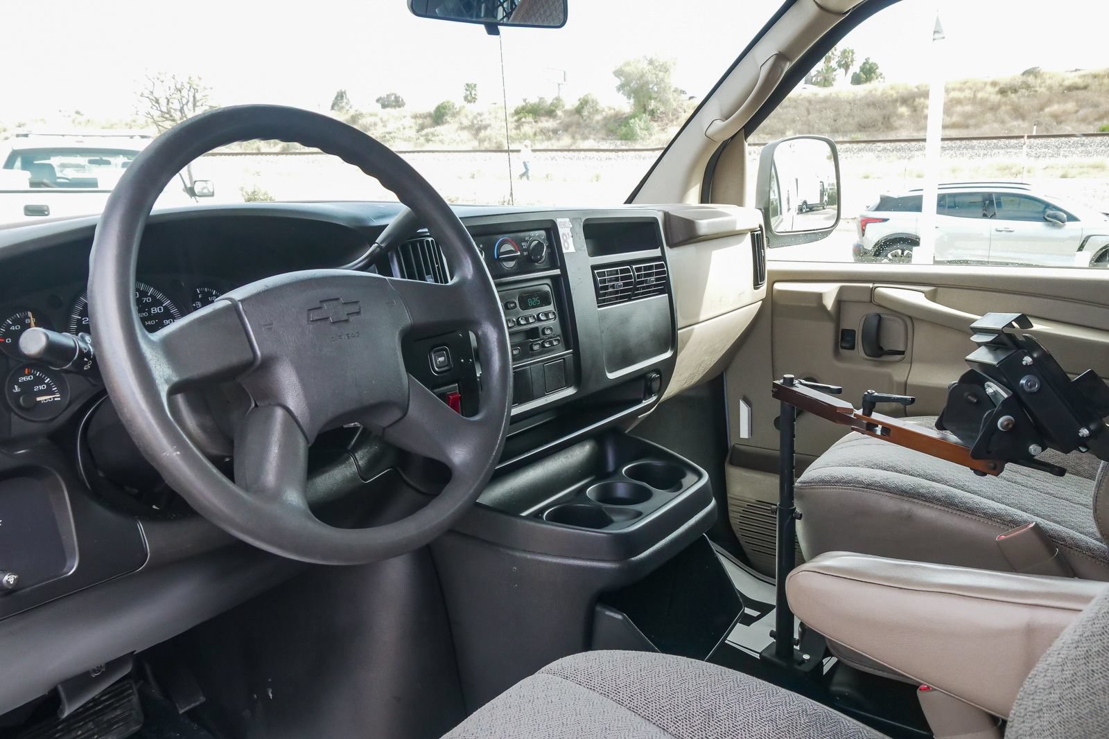 Used 2007 Chevrolet Express 2500 RWD image 12