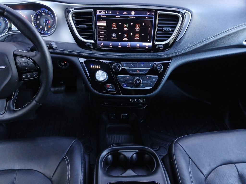 Used 2021 Chrysler Pacifica Touring-L w/ Uconnect Theater Family Group FWD image 3