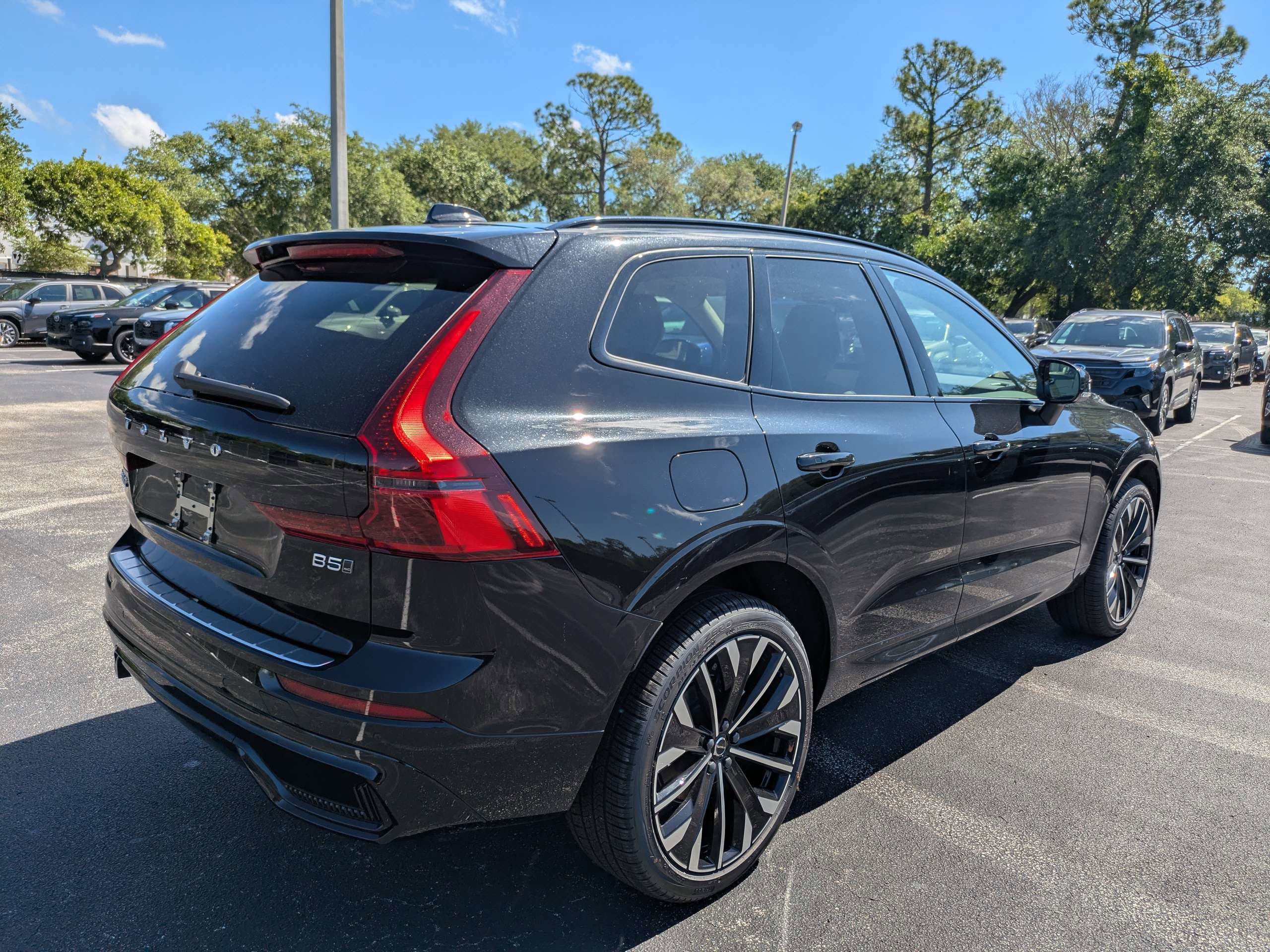 New 2026 Volvo XC60 B5 Ultra w/ Protection Package Premier AWD/4WD image 4