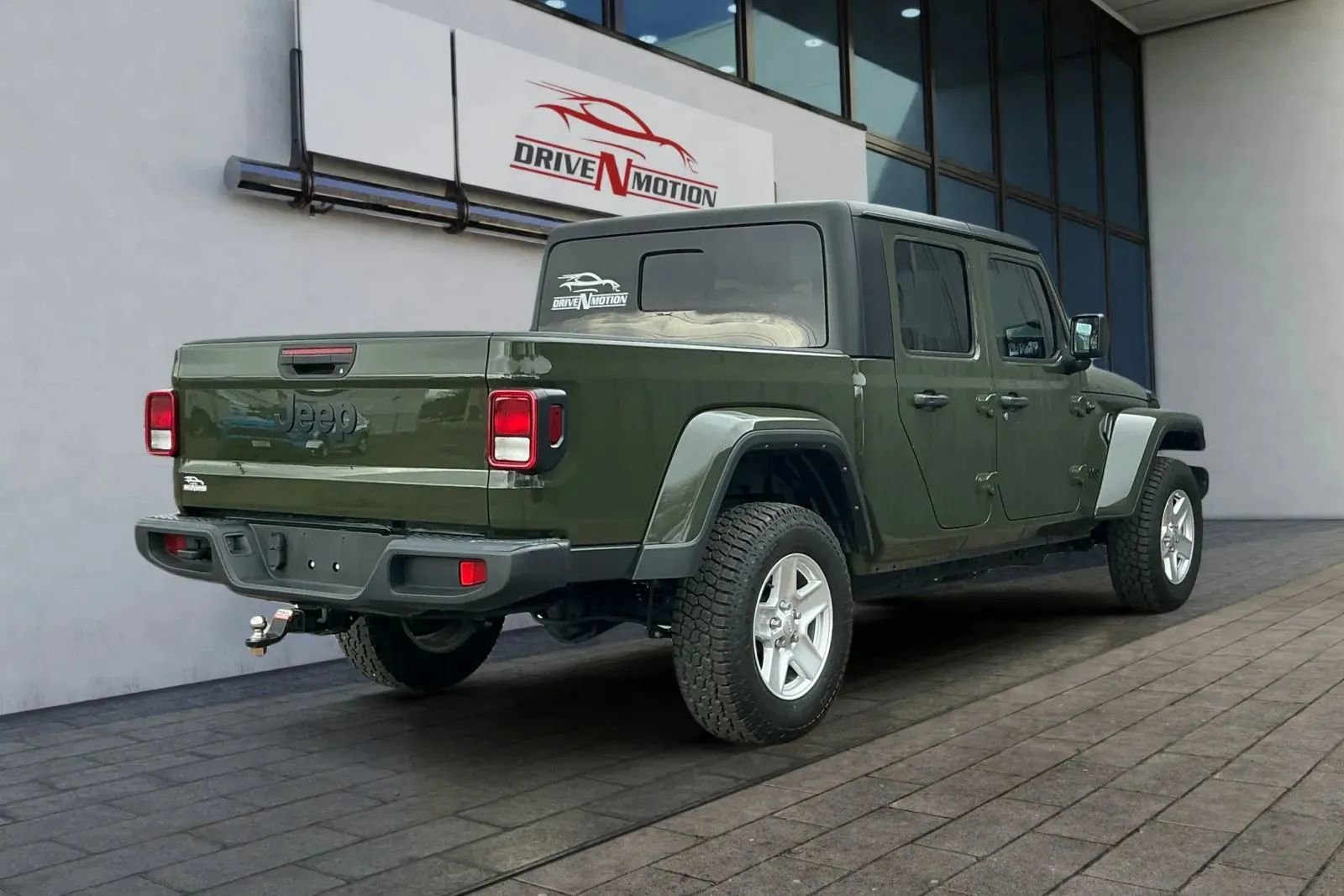 Used 2022 Jeep Gladiator Sport image 4