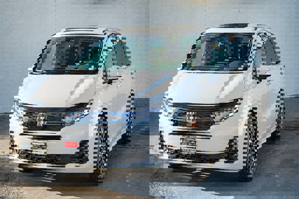 New 2026 Honda Odyssey Elite image 3