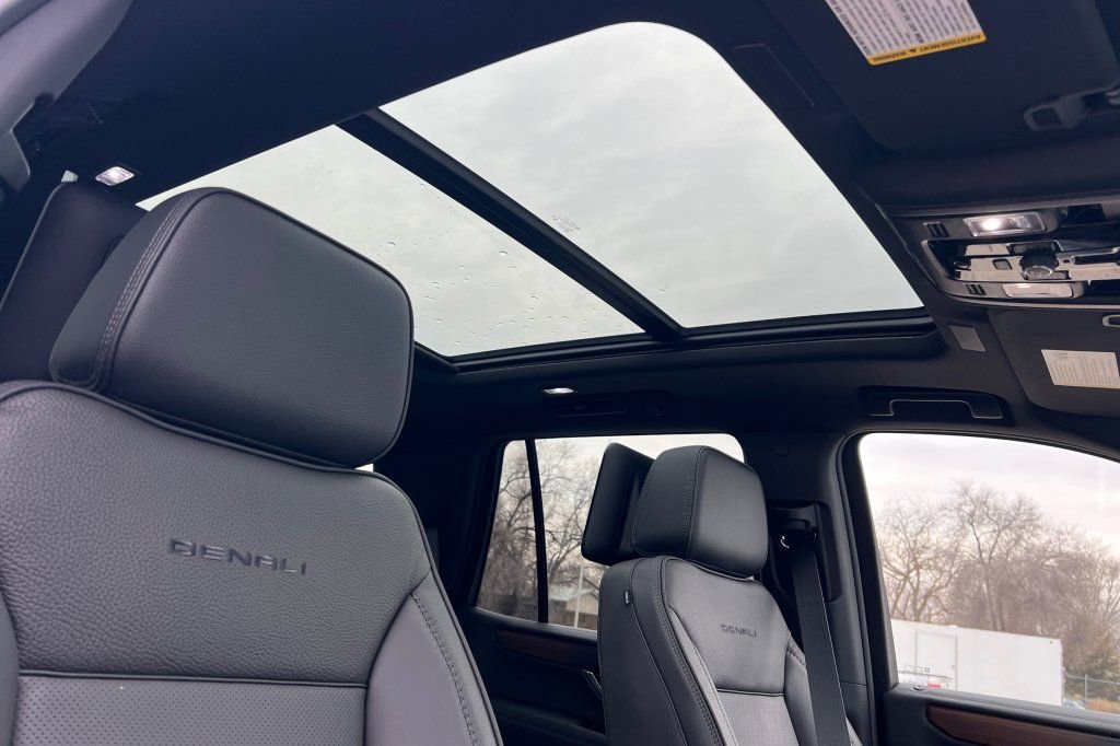 New 2026 GMC Yukon Denali w/ Denali Reserve Package image 15