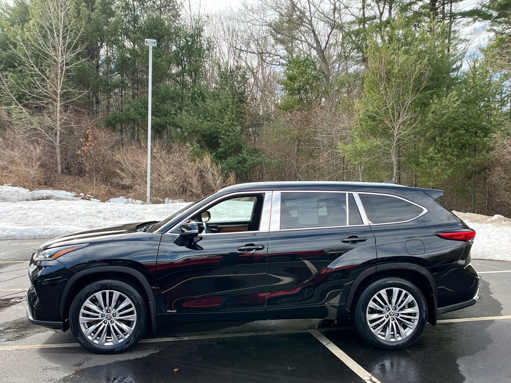 Used 2023 Toyota Highlander Platinum video 2