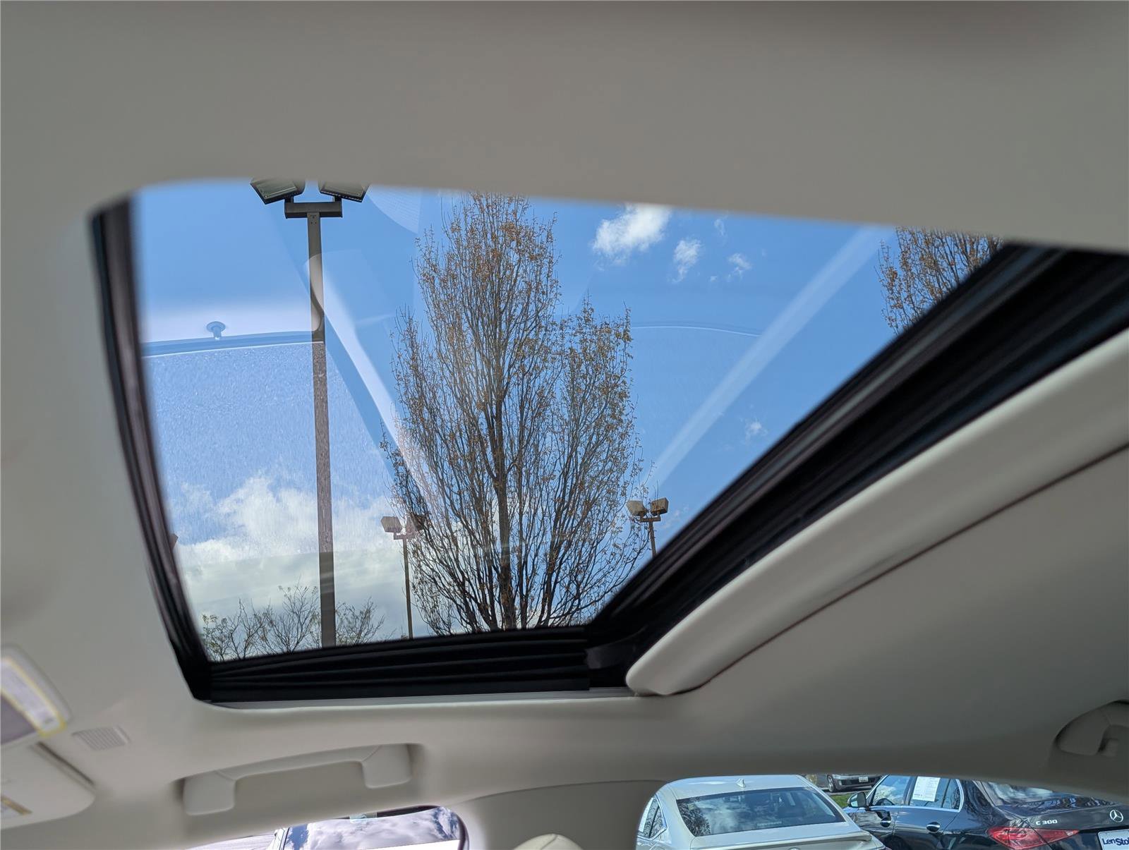 Used 2025 Lexus ES 350 w/ Premium Package image 19