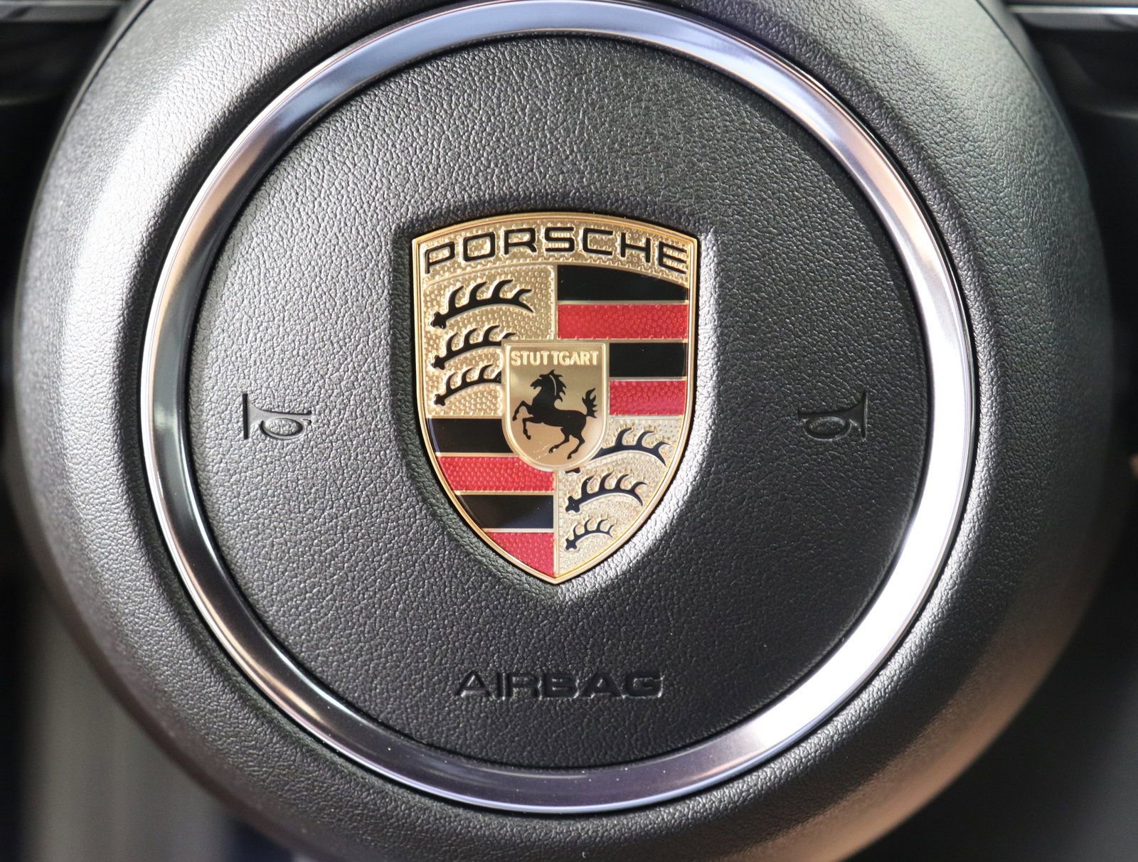 Certified 2025 Porsche Macan AWD/4WD image 37