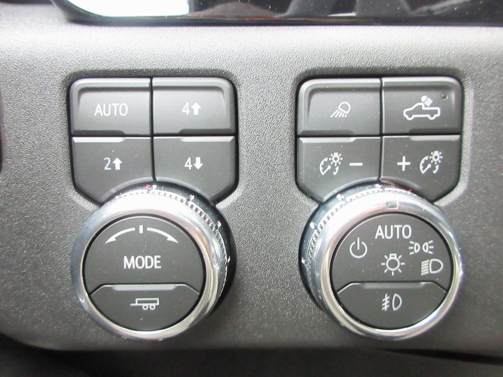 New 2026 GMC Sierra 1500 Elevation w/ Elevation Premium Package AWD/4WD image 18