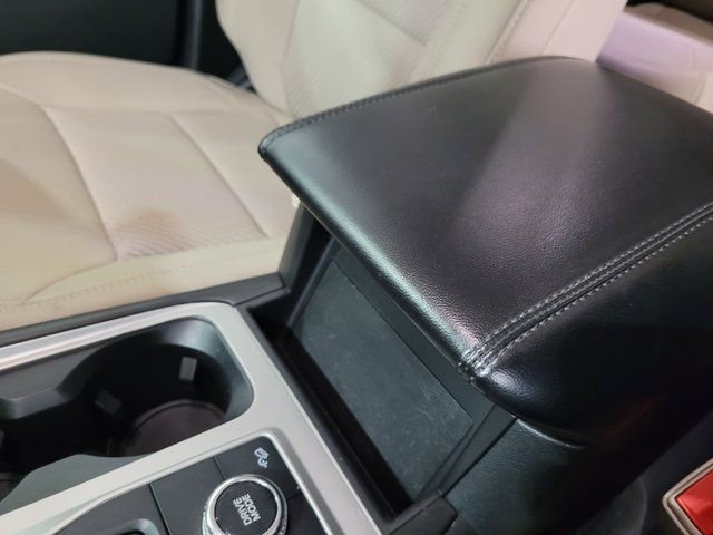 Used 2022 Ford Explorer XLT image 36