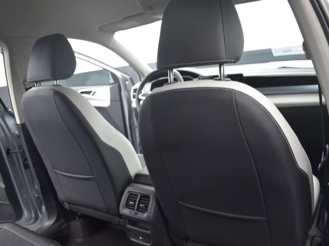 Used 2025 Volkswagen Taos SE FWD image 25