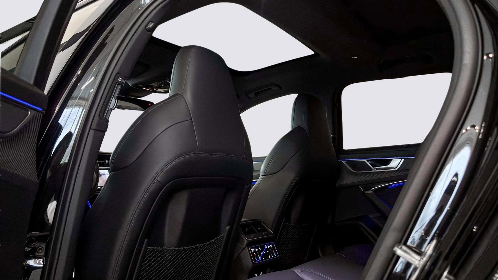 Used 2023 Audi RS 6 w/ Carbon Optic Package image 48