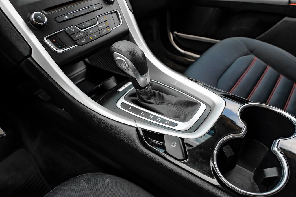 Used 2016 Ford Fusion SE FWD image 26