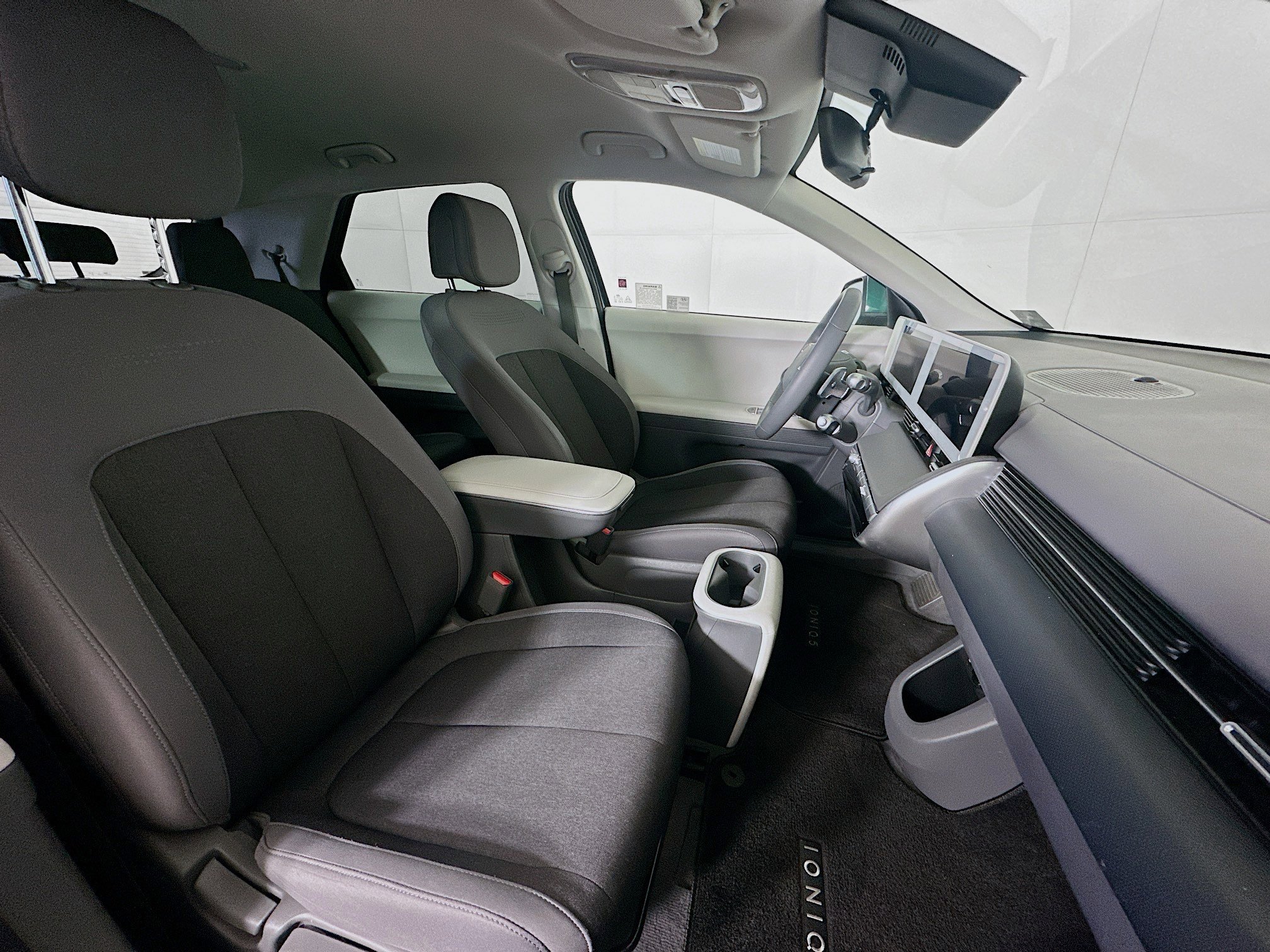 Used 2024 Hyundai Ioniq 5 SE image 30