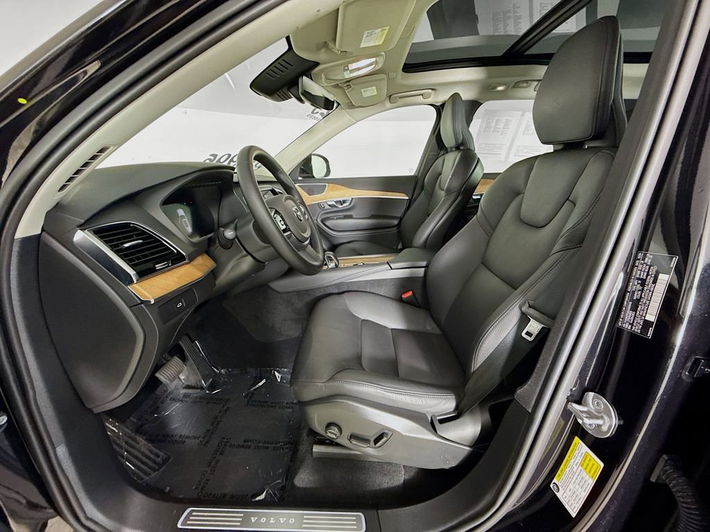 Certified 2025 Volvo XC90 B6 Plus image 21