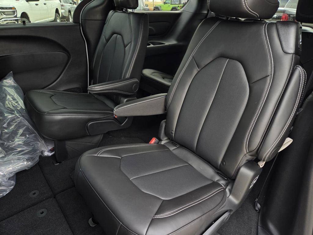 New 2026 Chrysler Voyager LX FWD image 11