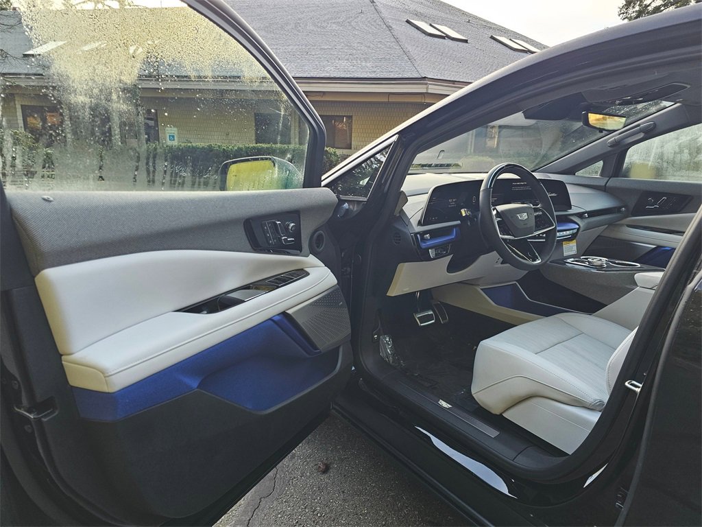 New 2026 Cadillac Optiq Luxury 2 image 20