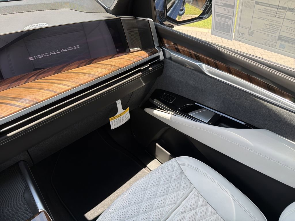 New 2026 Cadillac Escalade Platinum Sport w/ LPO, ONYX Package AWD/4WD image 16