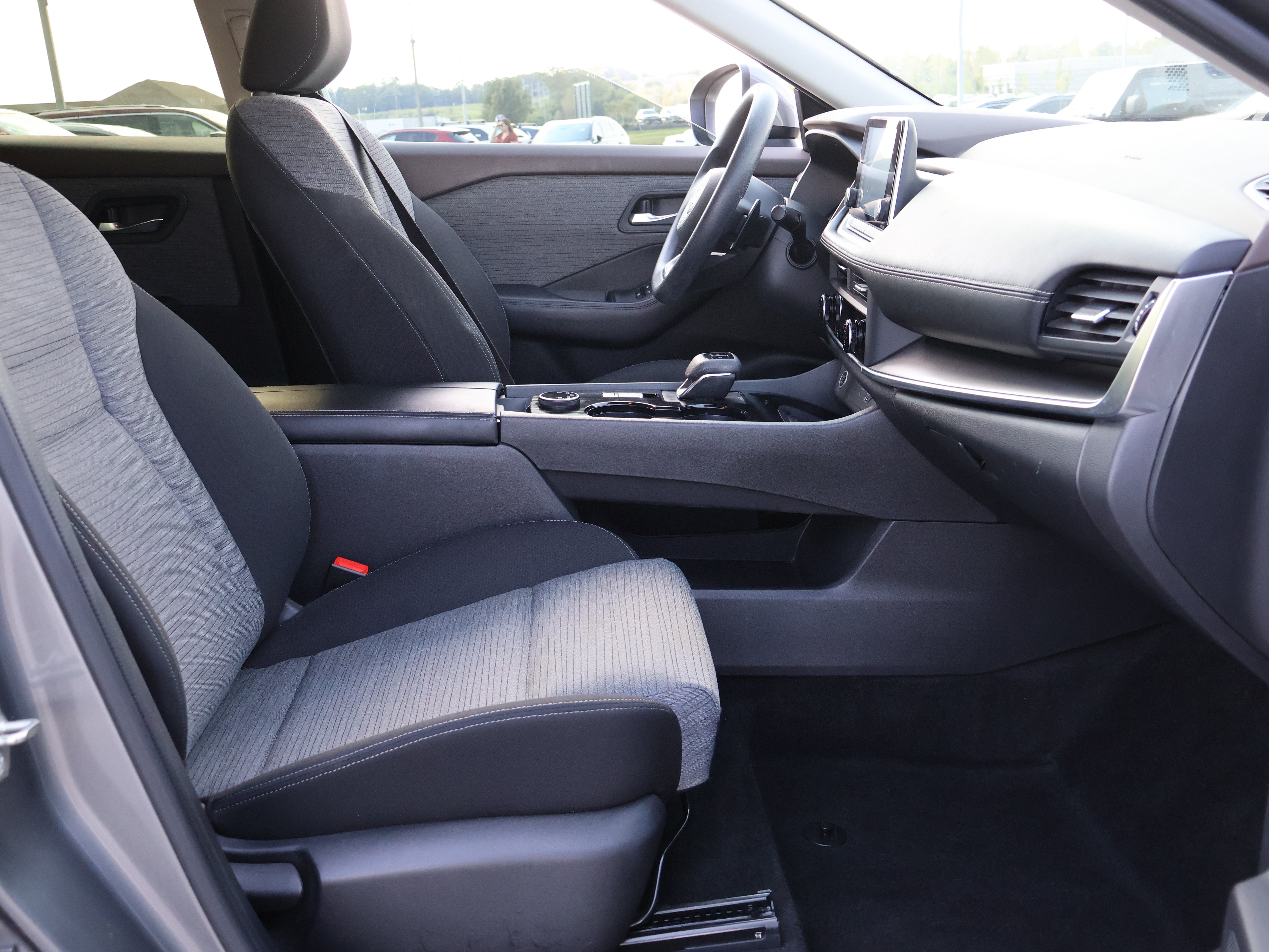 Used 2023 Nissan Rogue SV AWD/4WD image 9