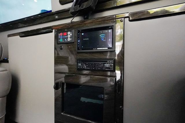 Used 2018 Mercedes-Benz Sprinter 3500 image 64