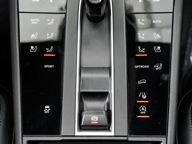 Used 2025 Porsche Macan image 21