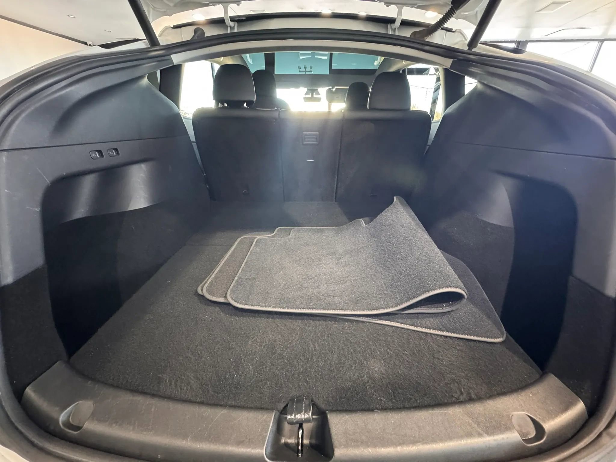 Used 2020 Tesla Model Y Long Range image 20