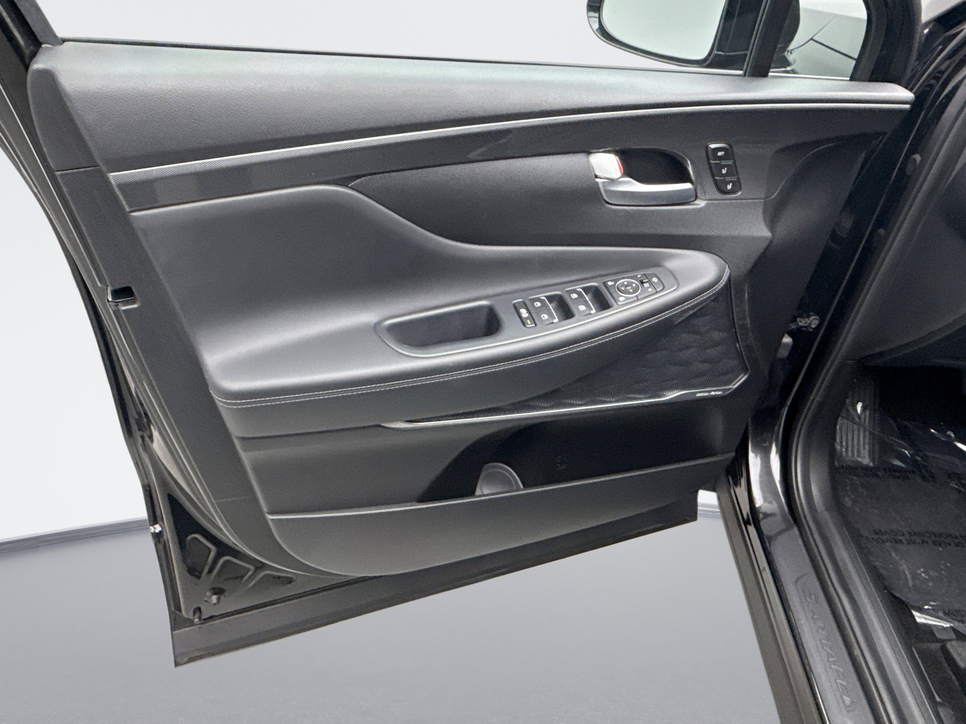 Used 2022 Hyundai Santa Fe Limited image 9