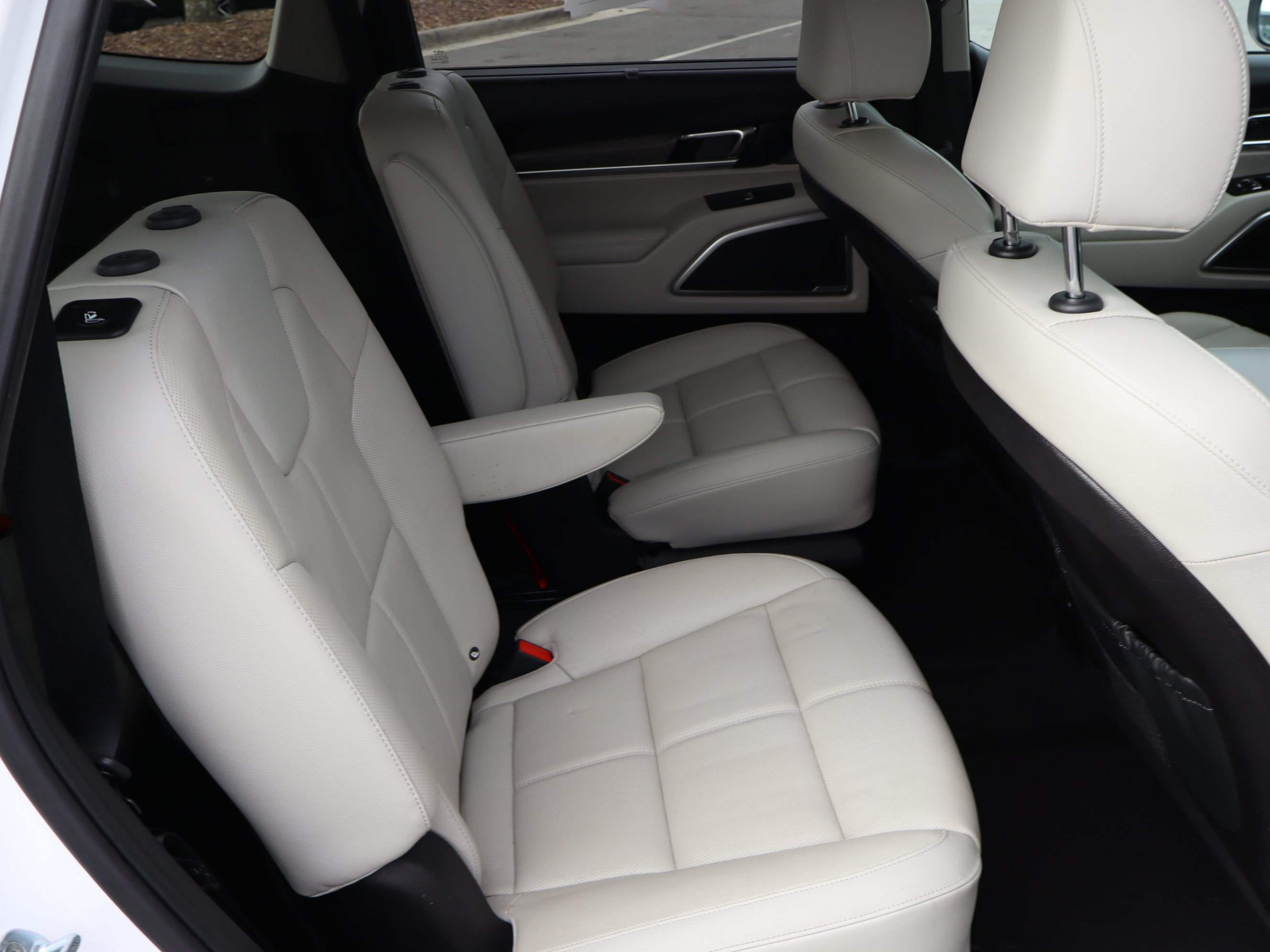 Used 2022 Kia Telluride EX w/ EX Premium Package AWD/4WD image 36