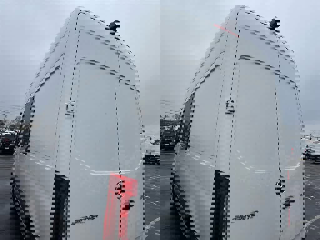 Used 2019 Mercedes-Benz Sprinter 144 image 2