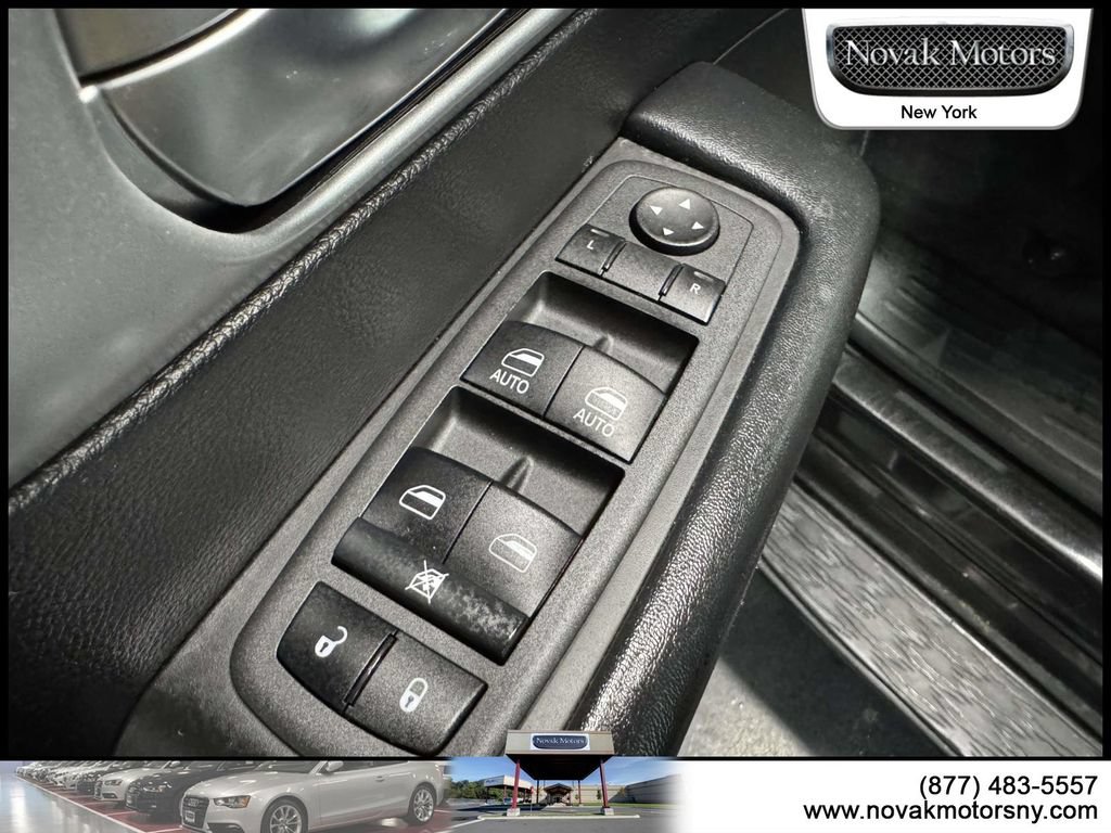 Used 2021 Chrysler Pacifica Touring-L w/ S Appearance Package AWD/4WD image 19