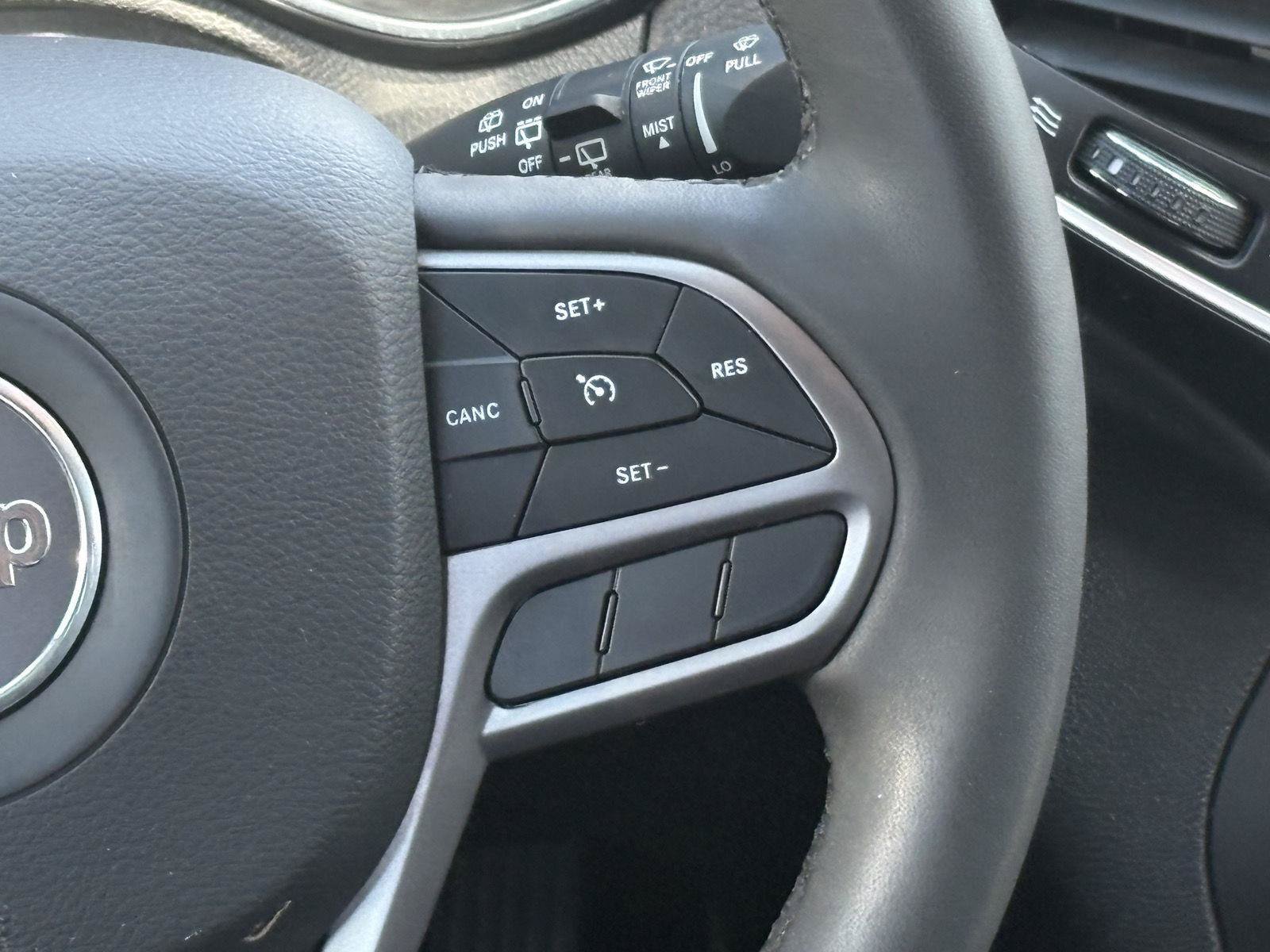 Used 2021 Jeep Cherokee Latitude Lux w/ Comfort/Convenience Group AWD/4WD image 12