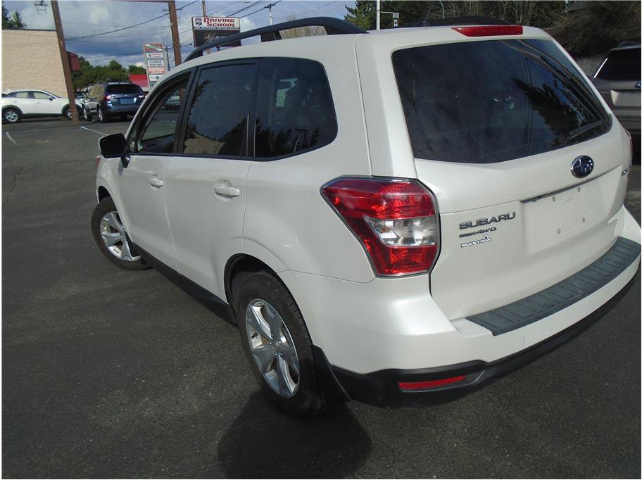 Used 2015 Subaru Forester 2.5i Premium w/ All-Weather Package image 8
