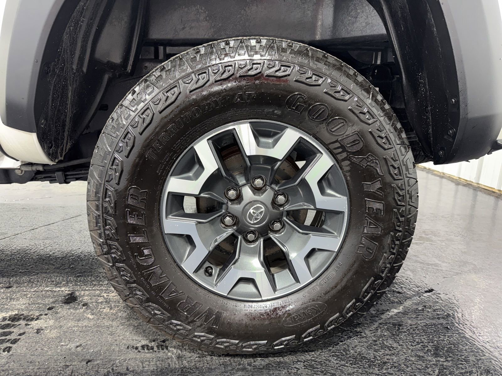 Used 2023 Toyota Tacoma TRD Off-Road w/ Technology Package image 7