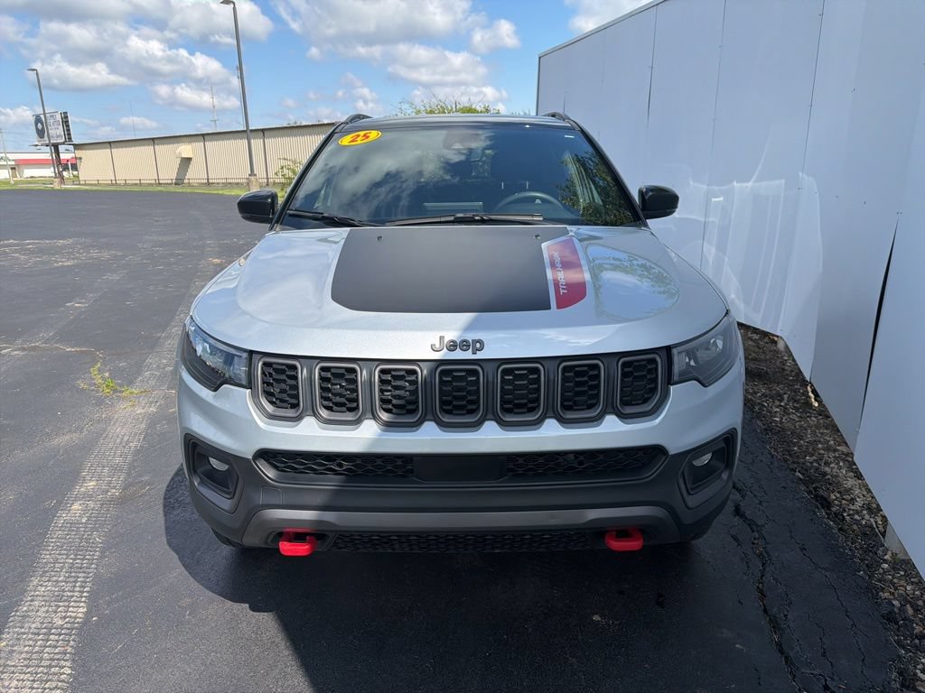 Used 2025 Jeep Compass Trailhawk AWD/4WD image 10
