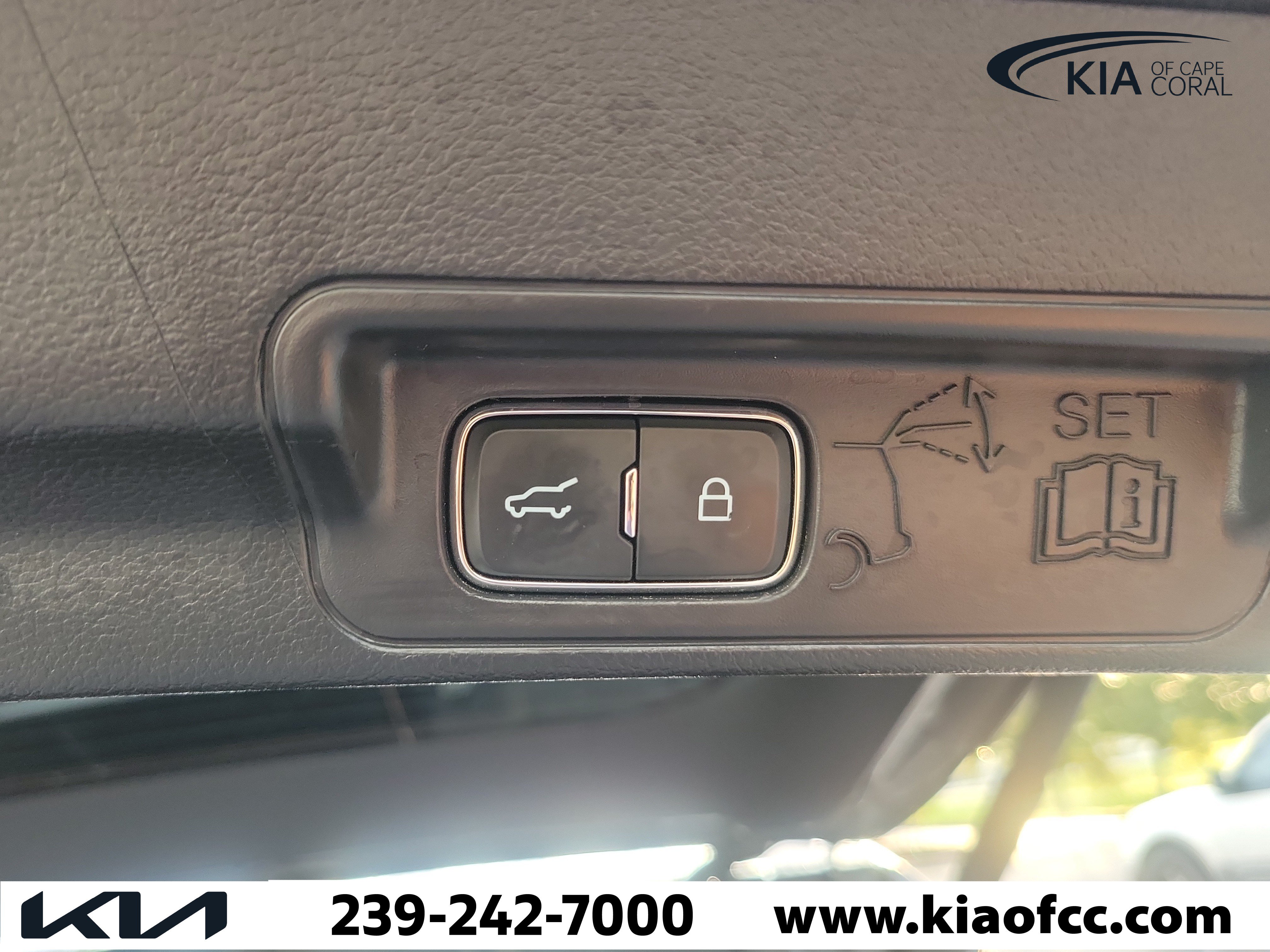Used 2025 Ford Explorer ST-Line w/ ST-Line Street Pack AWD/4WD image 12