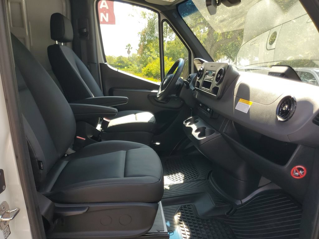 Used 2025 Mercedes-Benz Sprinter 2500 image 8