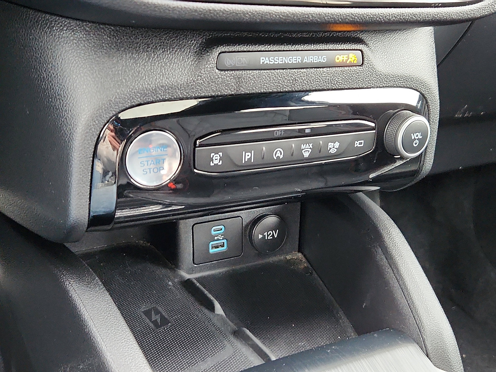 Used 2023 Ford Escape ST-Line Elite w/ Premium Technology Package AWD/4WD image 16