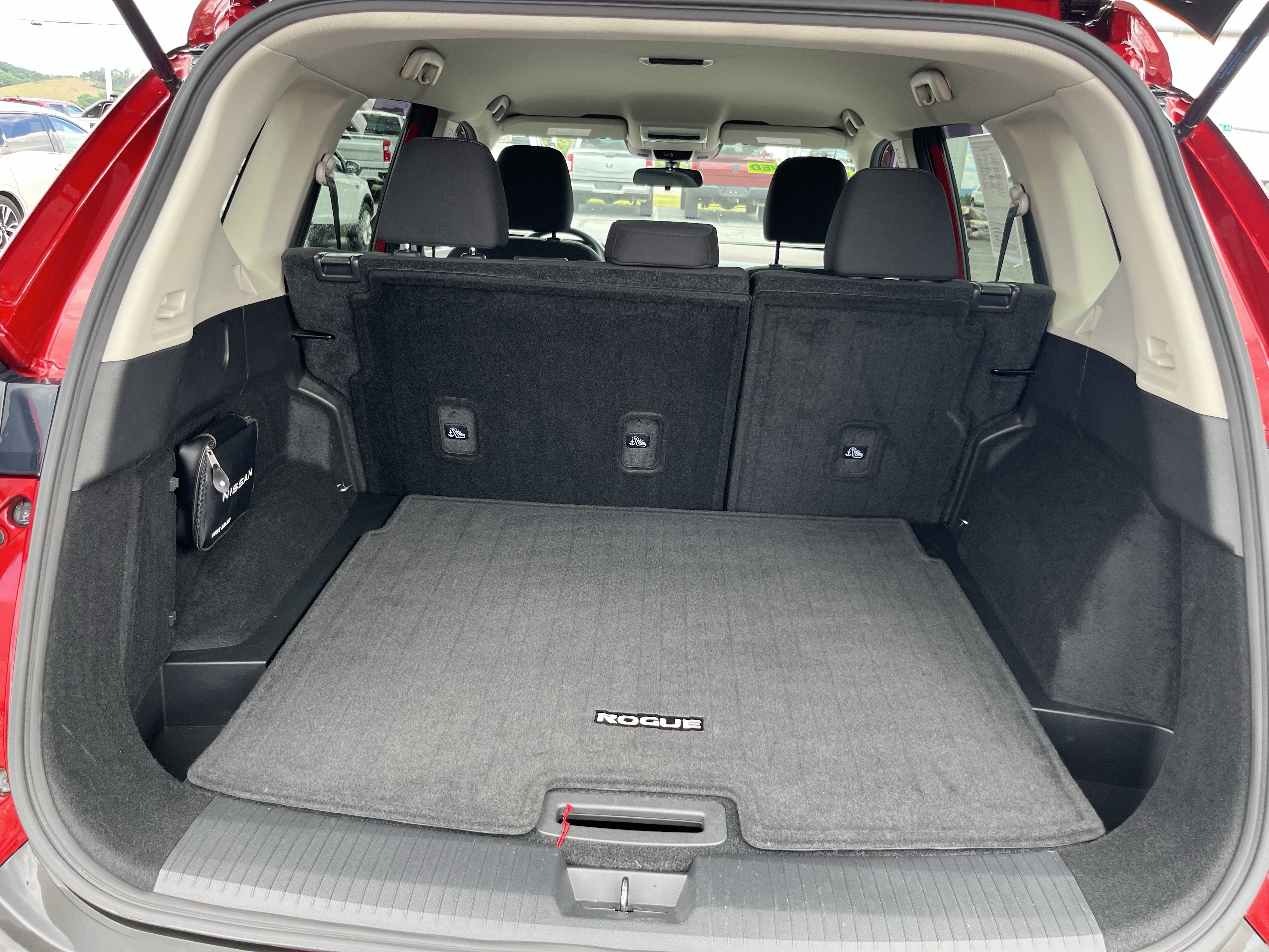 Used 2023 Nissan Rogue S AWD/4WD image 7